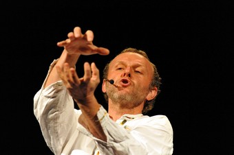 Větší verze po kliknutí. Jaroslav Dušek - představení Čtyři dohody, Český Krumlov (9. října 2009)