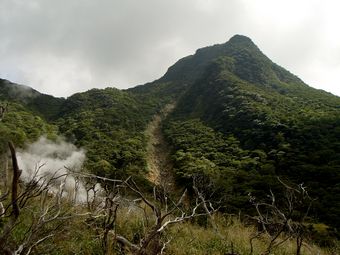 Větší verze po kliknutí. Sopečná oblast u Hakone, Japonsko (30. srpna 2010)
