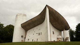 Větší verze po kliknutí. Burgundsko: Notre-Dame du Haut, Ronchamp